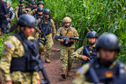 Los agentes buscan por diferntes zonas rurales a los supuestos maras