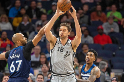 Con 43 años de edad actualmente, Gasol disputó 18 temporadas en la NBA, donde fue dos veces campeón. Se retiró en 2021.