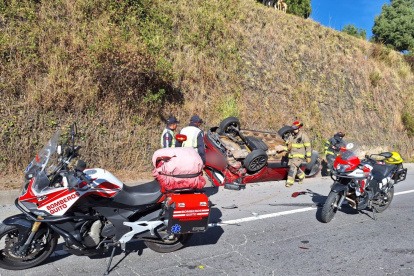 Al lugar del siniestro de tránsito acudió personal del Cuerpo de Bomberos de Quito.
