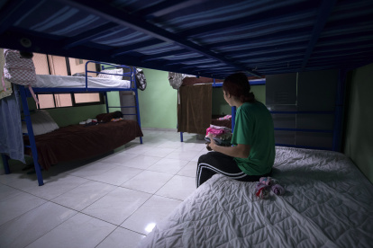 Una migrante permanece en el albergue Casa Mambré, el 30 de julio de 2023, en la Ciudad de México (México).