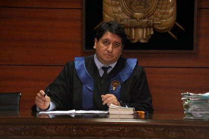 Resolución. El conjuez Bayardo Espinosa levantó las medidas que pesaban contra 15 procesados en el caso Sinohydro.