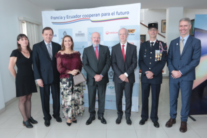 Emilie Flesch, Thierry Souët, María Fernanda de Souët, Frédéric Desagneaux, Régis Malié, Philippe Sallenave y Jean-Philippe Berthelemy.