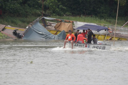 El portavoz de la Policía Metropolitana de Kampala, Patrick Onyango, señaló que el incidente tuvo lugar debido a la sobrecarga unida a una fuerte tormenta de viento.