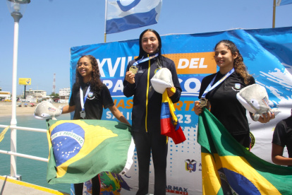 uello (c) lideró la prueba de los 5 km de aguas abiertas, tras hacer 1:01:30.