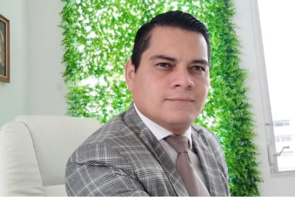 El abogado Miguel Santos Burgos, de 39 años, fue candidato a alcalde y concejal de su cantón.