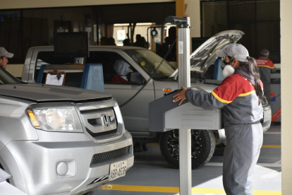 El examen de la Contraloría se centra en contratos relacionados a los centros de revisión vehicula.