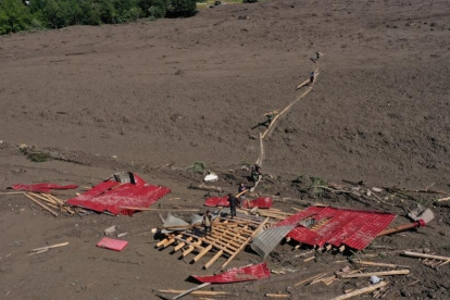 El desastre natural, que se produjo anoche, arrasó con el balneario, situado junto al río Chankaji