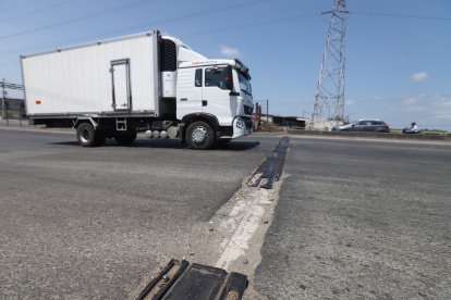 Daño. Algunas juntas del segundo puente han desaparecido.