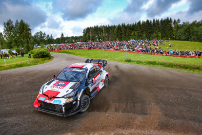 Elfyn Evans durante la jornad en el tramo de ayer que lo lleva a la cima.