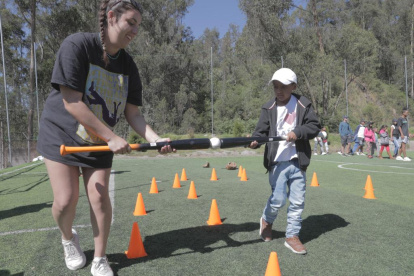 Evento. Los niños aprendieron las reglas del béisbol y practicaron el deporte.