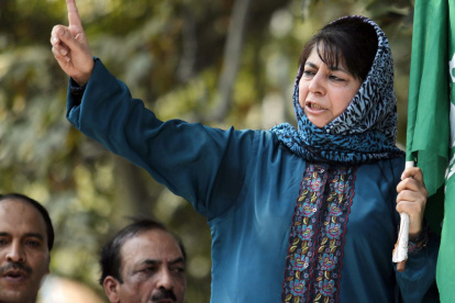 Mehbooba Mufti denuncia arresto domiciliario después de una represión