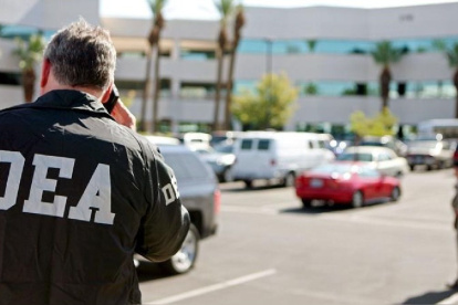 Autoridad.- Un agente de la Administración de Control de Drogas de Estados Unidos (DEA).