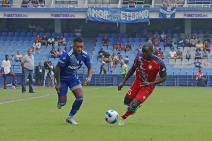 Jhon Jairo Sánchez (i), extremo izquierdo de Emelec, ha participado el 35 por ciento de minutos con el Bombillo en la temporada 2023. Posee 2 goles y 4 asistencias entre LigaPro y Copa Sudamericana.