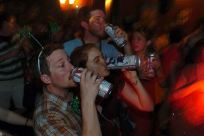 Normativa. Indican que la LUAE permite restaurantes pero no bares o discotecas en la zona.