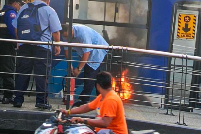 Personal del Cuerpo de Bomberos se movilizó de inmediato para controlar el siniestro