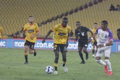 Ante Gualaceo, los amarillos perdieron la pelota cuando estaban en ventaja.