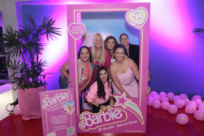 Alma Franco, Cidhina de Weber, María Grazia Arosemena, Natalii Lara, Viviana Guerrero y Karen Rosero.