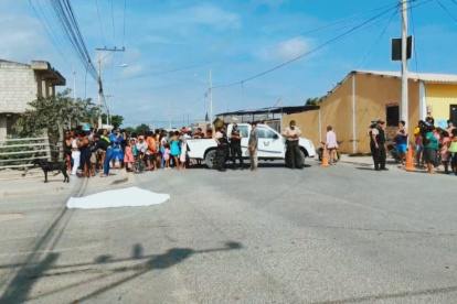 Situación. El cuerpo de la víctima, luego de recibir los ocho tiros.