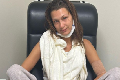 Bella Hadid en una de sus visitas médicas.