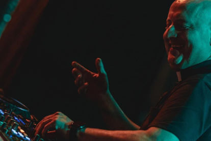 El cura DJ puso a bailar a todos en la Jornada Mundial de la Juventud.