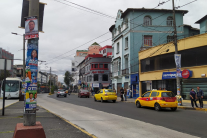 En postes y paredes se puede ver la propaganda de la mayoría de candidatos a la Presidencia.