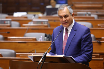 cedida por el Congreso de Perú que muestra al ministro de Interior de Perú, Vicente Romero.