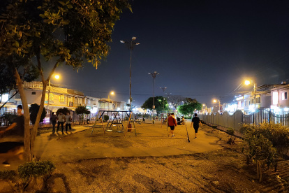 Situación. Más de la mitad del Parque Lineal permanece a oscuras.