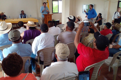 La reunión entre el gobernador y los ganaderos se desarrolló por más de tres horas en Daule.