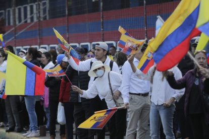 Ciudadanos se concentraron este 10 de agosto de 2023 en la Tribuna de los Shyris en el norte de Quito.