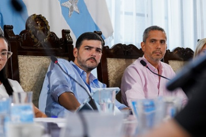 El alcalde Aquiles Álvarez junto con la vicealcaldesa Blanca López y el concejal Raúl Chávez.