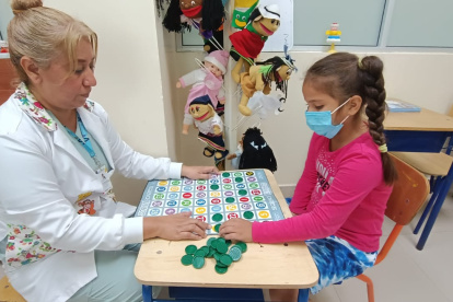 Los niños reciben atención escolar, médica y psicológica.