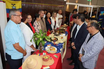 En el evento participaron estudiantes de tres universidades.