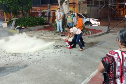 La prevención de incendios es una de las tareas que aprenden los vecinos de Samanes 1.