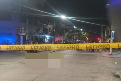Escena. El hombre asesinado quedó tirado en la calle