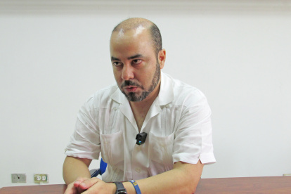 Juan Xavier Chonillo es hermano del alcalde de Durán, Luis Chonillo. Posee una maestría en negocios administrativos por la Universidad de Miami