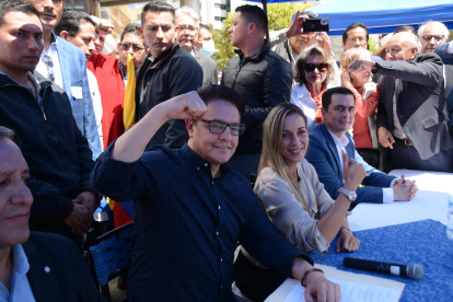 Cuando Fernando Villavicencio inscribió su candidatura ante el CNE lo hizo junto a Andrea González