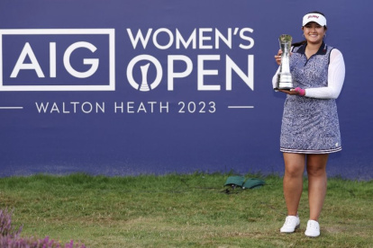 La estadounidense se logró  274 golpes totales.