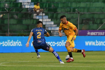 Portoviejo, 12 de agosto de 2023. En el estadio Reales Tamarindos, DelfÃ­n recibe a Barcelona en un partido por la Fecha 1 - Segunda Etapa del campeonato nacional de fÃºtbol Liga Pro Bet593 2023. API / Ariel OCHOA ag-periodistas