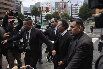 Christian Zurita llegó al CNE a consignar su candidatura