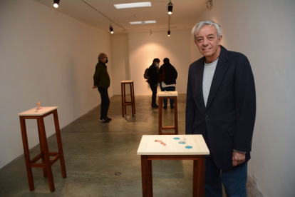 Pablo Barriga en su exposición Paisajes.