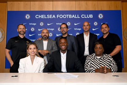 Moisés Caicedo fue oficializado como nuevo jugador del Chelsea.