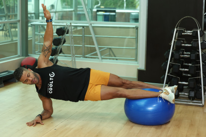 Yasmany Rodríguez durante la sesión de fotos para EXPRESIONES.