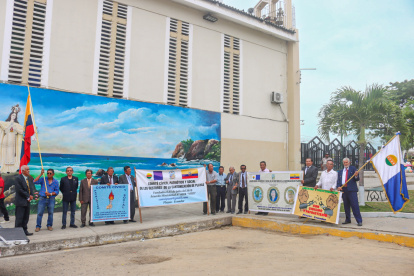 Pedido. Los históricos miembros del grupo de habitantes de Playas, que lideraron la cantonización.