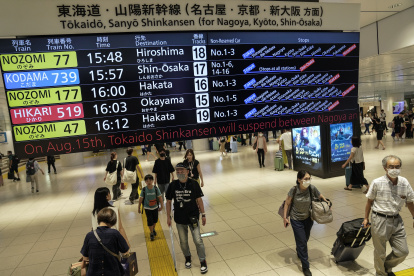 Varios vuelos fueron cancelados por presencia de un Tifón