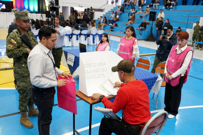 Simulacro. En la imagen constan todos los participantes que estarán en los recintos el día de las votaciones.