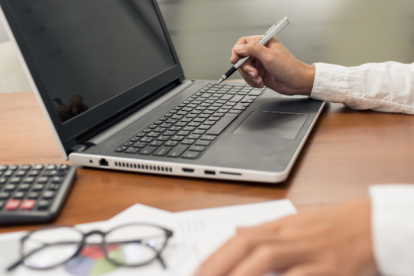 Accede al Certificado de Gravamen en línea del Registro de la Propiedad de Quito y asegura la transparencia en tus transacciones inmobiliarias.