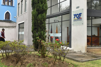 Fallo. Tres jueces del Tribunal Contencioso Electoral dieron paso a una queja presentada contra el funcionario.