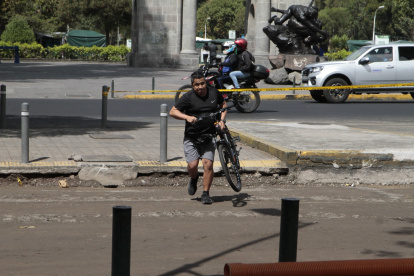 Tramo. Los trabajos sobre la avenida Patria tienen un avance del 65 %, informó la Epmmop. El paso para peatones está permitido.