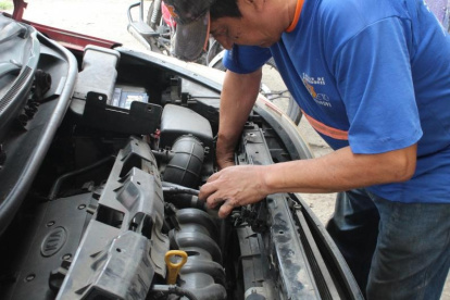 El radiador  del vehículo debe ser revisado cada año, según expertos.