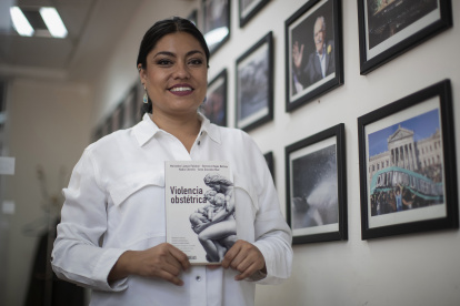 La asesora de maternidad y coautora del libro "Violencia Obstétrica", Berenice Reye, en la Ciudad de México.